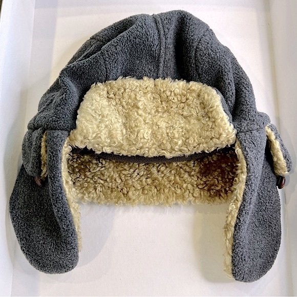 GAP Kids Sherpa & Fleece Charcoal Gray/Tan Trapper Hat, Youth L/XL - Picture 4 of 11